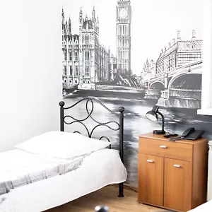 https://leo-hostel.poznan-hotels.com